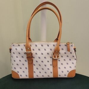 Elegant Tan and Cream Handbag